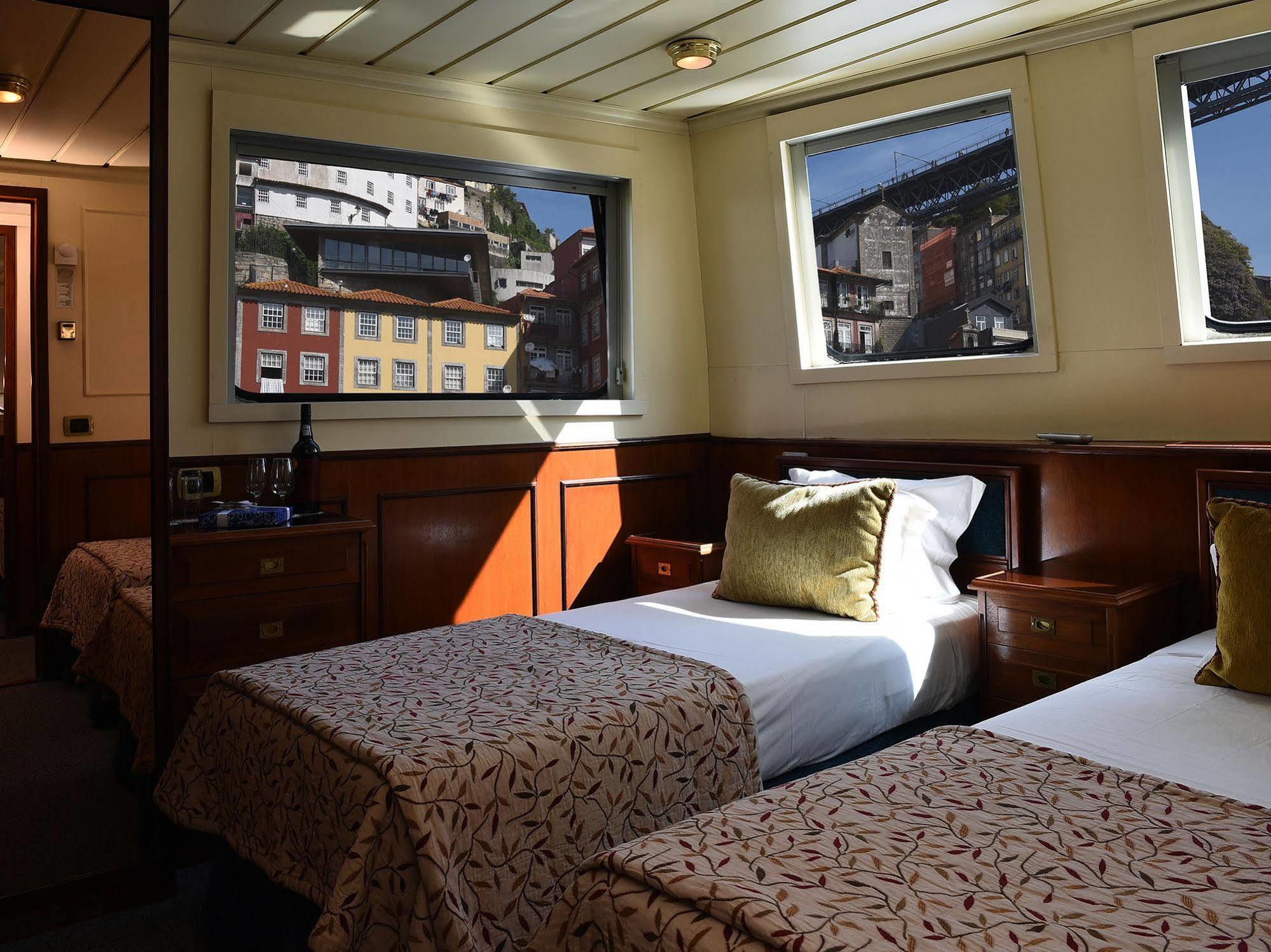 Invicta Ribeira Boat Hotel Porto Exterior foto
