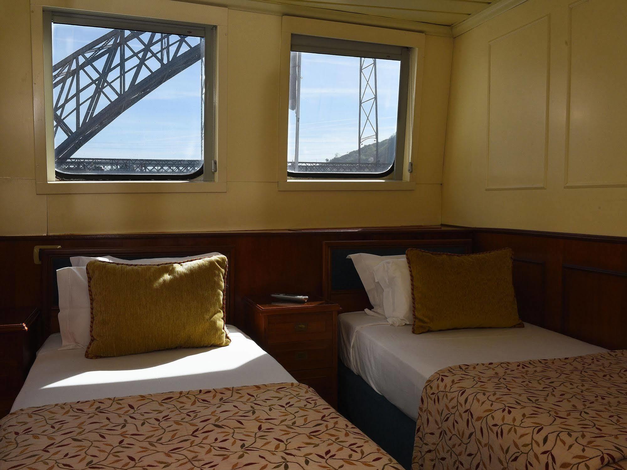 Invicta Ribeira Boat Hotel Porto Exterior foto